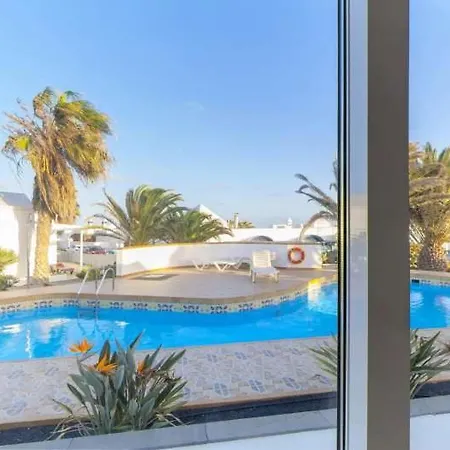Sleeps 4 Pool T691607 *