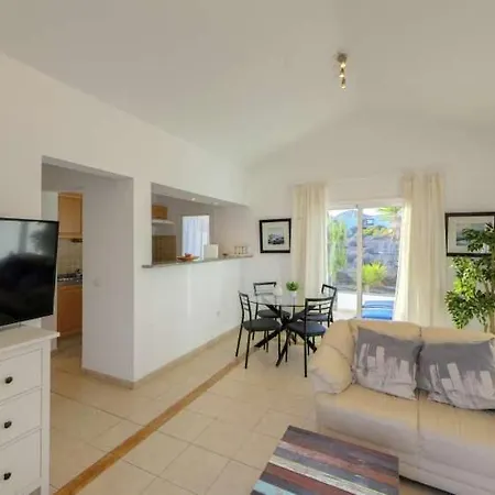 Apartment Sleeps 4 Pool T691607 *