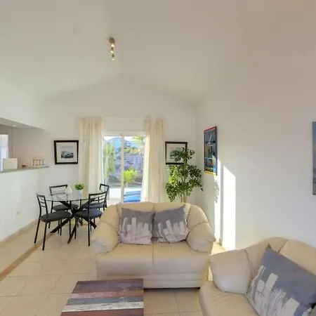 Sleeps 4 Pool T691607 Apartman