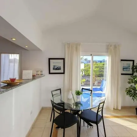 Apartman Sleeps 4 Pool T691607 Charco del Palo