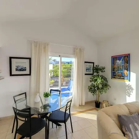 Sleeps 4 Pool T691607