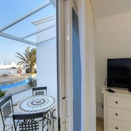 شقة Sleeps 4 Pool T691607
