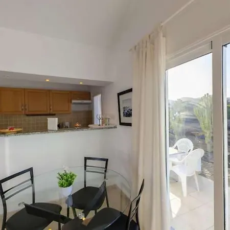 Sleeps 4 Pool T691607